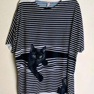 Kitty cat graphic tee NWOT